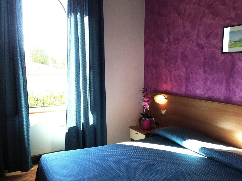 Hotel 2000 Fabriano Kültér fotó