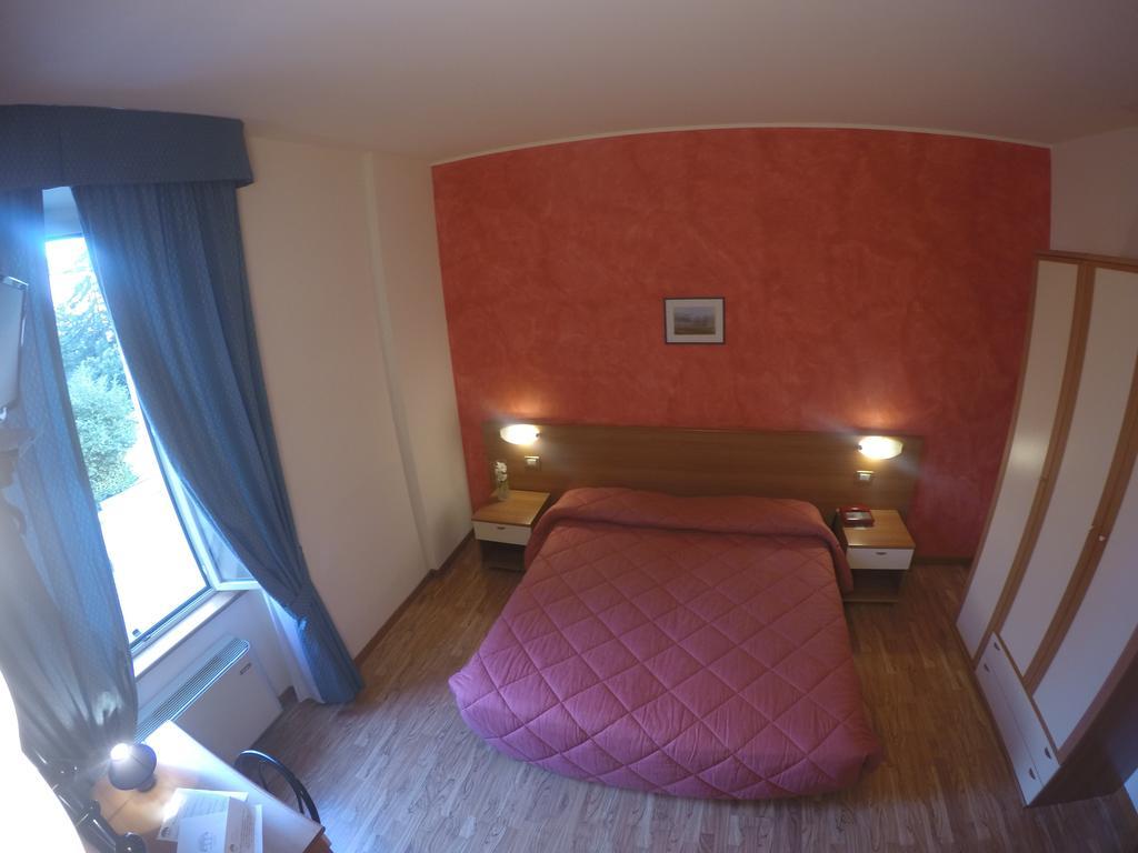 Hotel 2000 Fabriano Kültér fotó